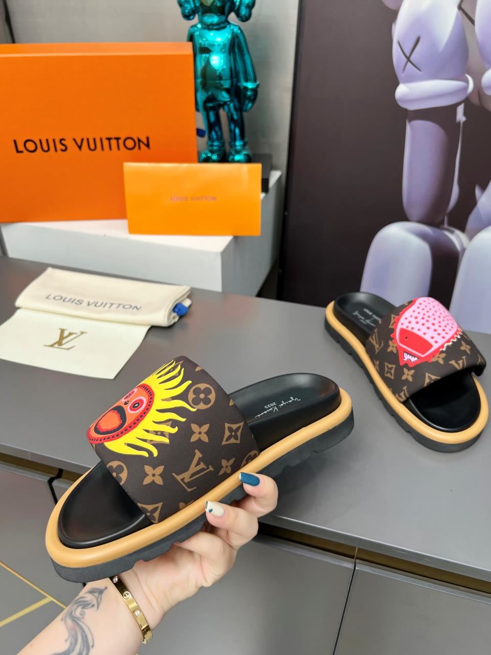 Louis Vuitton Slippers